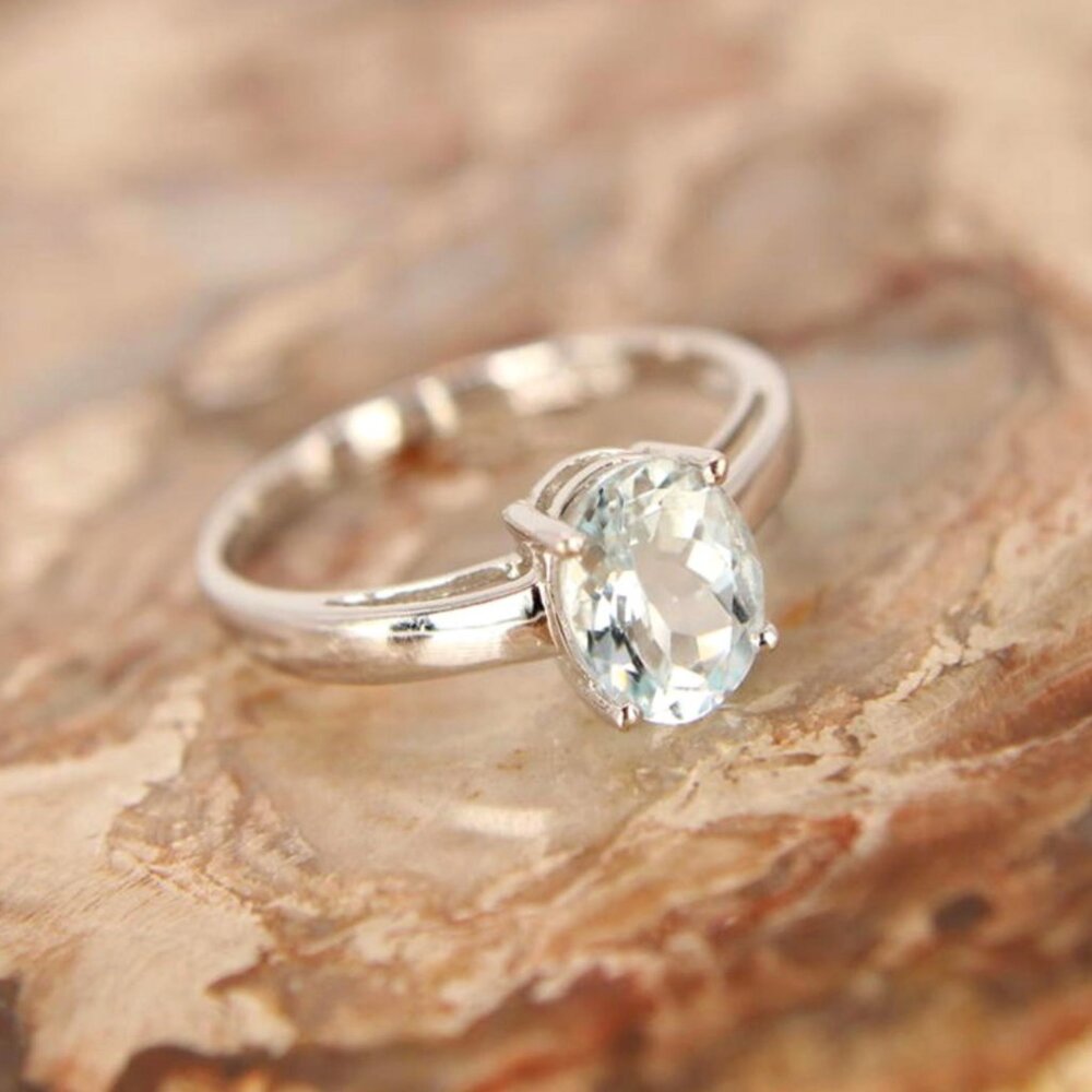 14kt White Gold Oval Aquamarine Light Blue Cocktail Solitaire Birthstone Ring